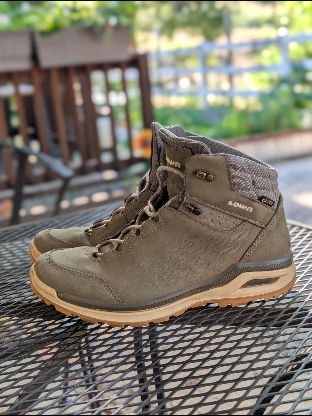 Lowa Women's Hiking Boots in Olive Green Sz 8.5 - Picture 3 of 6